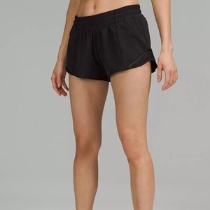 Lululemon Hotty Hot Low-Rise Lined Short 2.5" Size 4 - Black